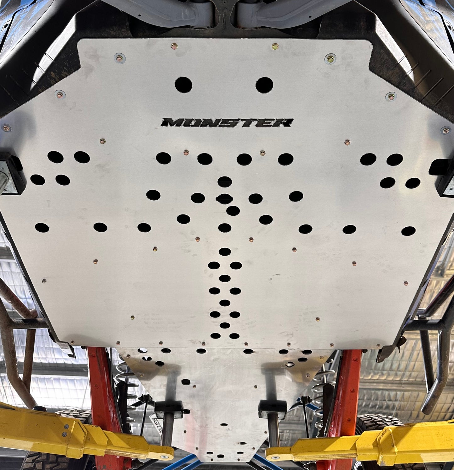 MONSTER MAVERICK R FRONT SKID PLATE